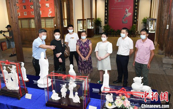 中国工艺美术大师赖礼同德化名瓷传承展在福州开展 - 憨鼠网