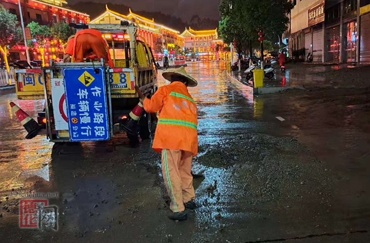 暴雨侵袭，公路人为您保畅 - 憨鼠网