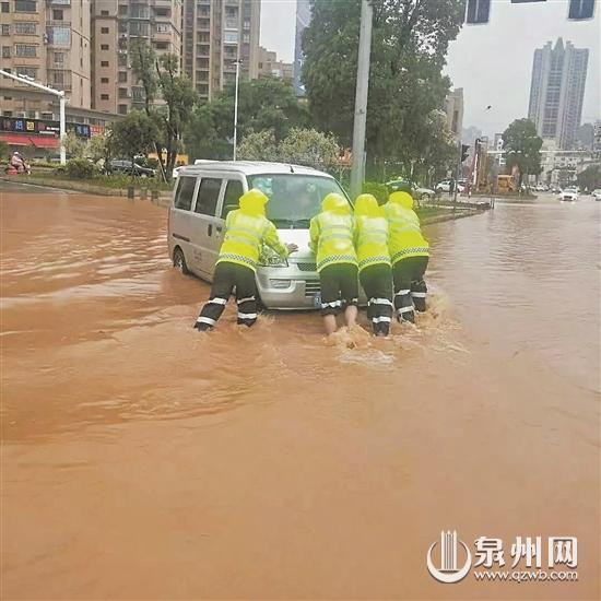 加强巡查除隐患 冒雨抢修保民生 - 憨鼠网
