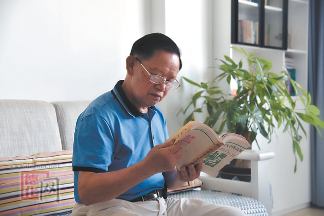 潜心育桃李 躬耕守杏坛 | 陈万森家庭上榜2021年泉州市“教育世家” - 憨鼠网