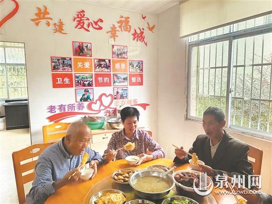八旬老党员不办寿宴 办爱心餐与老人共享 - 憨鼠网