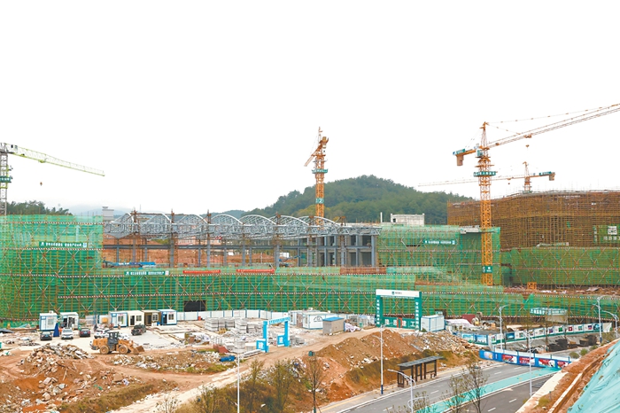 加快推进215个重点项目建设 - 憨鼠网