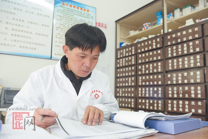 陈贵才：24年无悔坚守 守护乡亲健康 - 憨鼠网