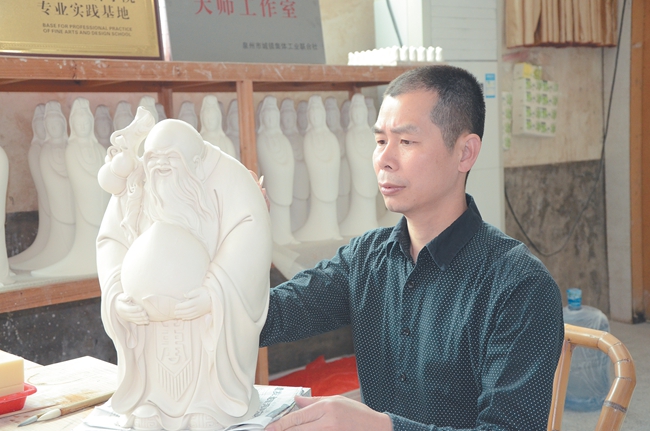军人本色永不褪 创业服务立新功 - 憨鼠网