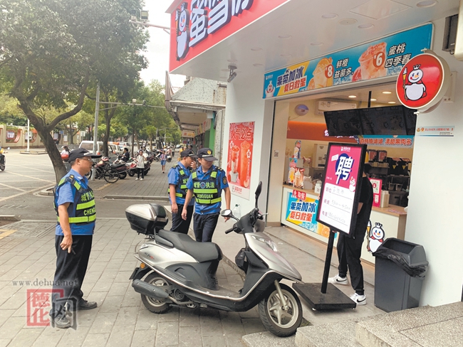 县城市管理局助力“开学季” - 憨鼠网