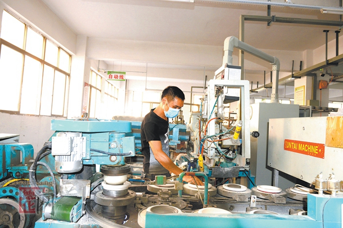 疫情防控不松劲 生产发展不懈怠 - 憨鼠网