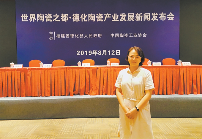 【政协委员风采】寇婉琼：因为热爱 瓷情可待 - 憨鼠网