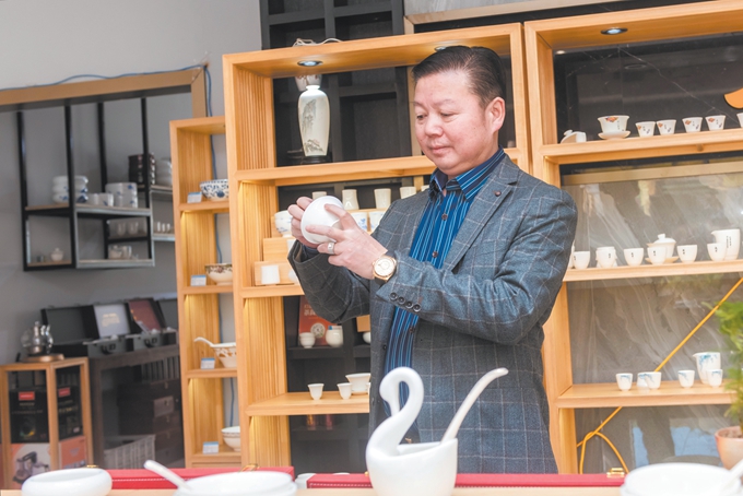 【人大代表风采】郑永生：践行代表使命 探索瓷路风向 - 憨鼠网